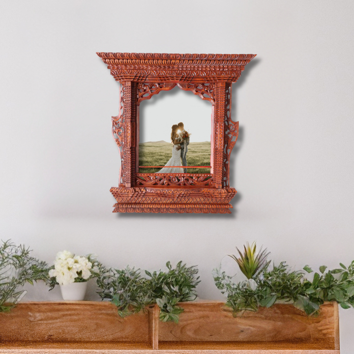 Elegant Royal Arch wooden frame featuring a wedding photo, perfect for preserving wedding memories with traditional craftsmanship